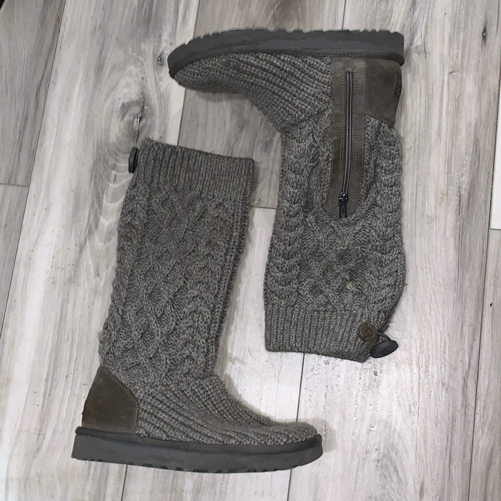 3️⃣ Ugg Womens Cardi Cable Knit Comfort Knee-High Boots sz 6
